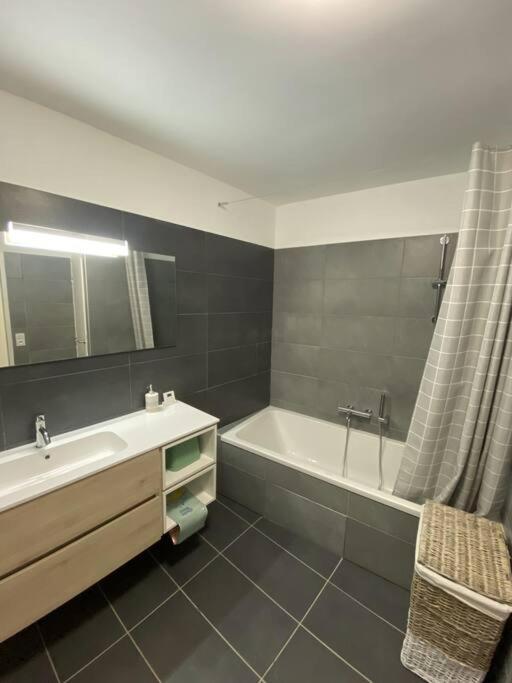 B32- T3-les Hauts Du Port-parking-clim-wifi-50m Du Port * Bonifacio (Corsica)